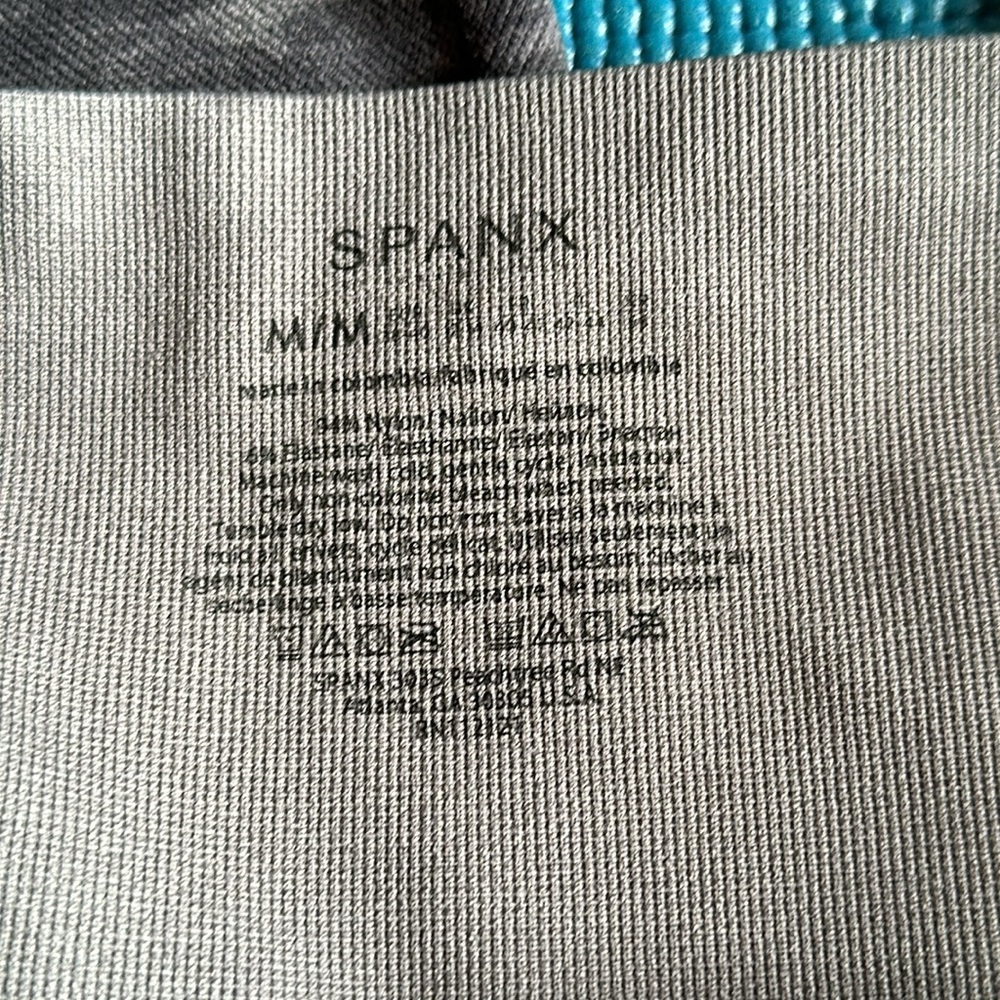 Spanx Look At Me Now High Waisted Seamless Leggings Medium Black Camouflauge - Picture 8 of 10